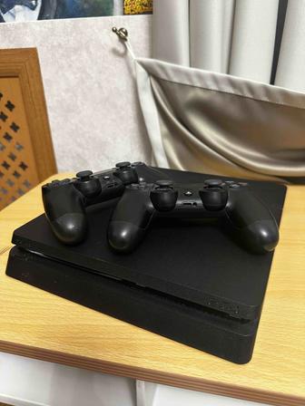 Продам PlayStation 4 (PS4)