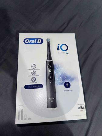 Электрическая зубная щетка ORAL-B
series 6