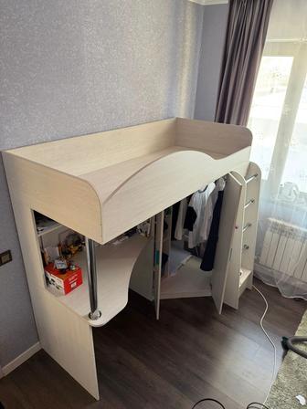 Продается кровать детский , с шифоньером и столом !