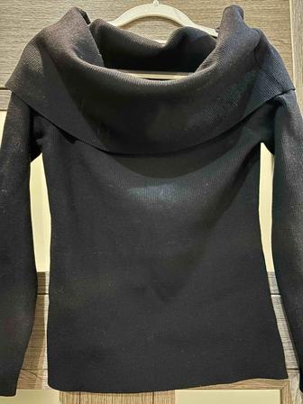 Свитер черный