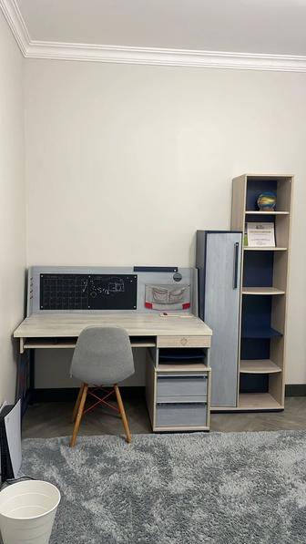 Продам детский стол, пенал и тумбочку