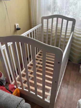 Продам детскую кроватку с качанием