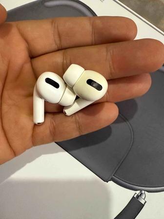 Продам оригинал наушники левый ухо и правый ухо от AirPods pro