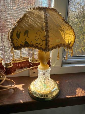 Продаю настольную лампу
