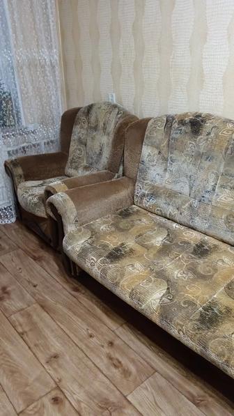 Отдам диван и два кресла