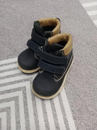 Продам ботинки размер 19