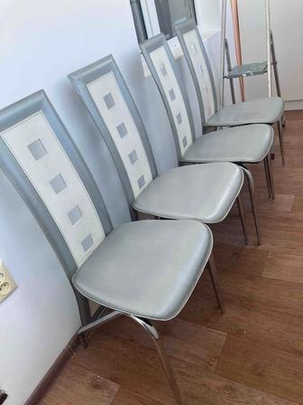 Продам 4 стула