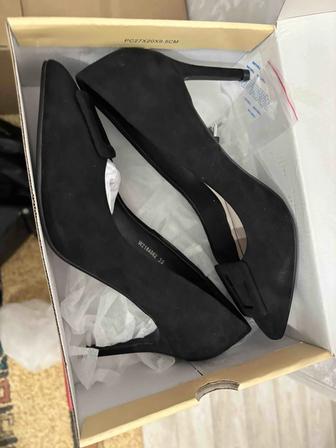 Лодочки черные замшевые 39 рр