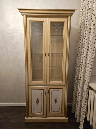 Шкаф стеклом