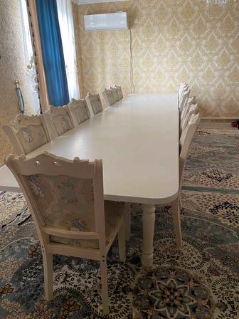 Стол и стулья
