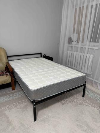 Кровать с матрасом