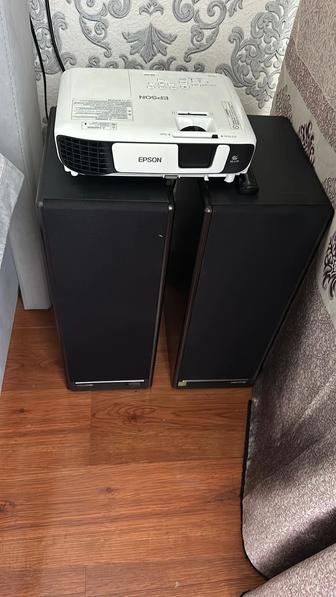 Проектор Epson ,колонка Microlab solo9c