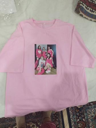 K-pop стильді қызғылт футболка