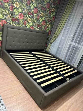 Продам двуспальную кровать