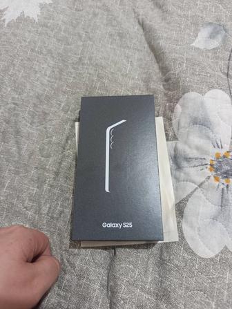 Продам Samsung galaxy s25 128 5 g EAC рассрочка Ред покупка кредит есть