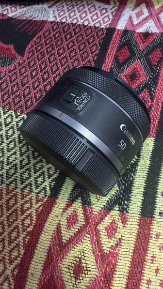 Объектив камеры Canon RF 50mm F1.8 STM