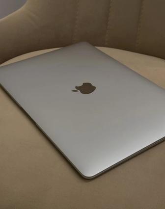 Продам MacBook Air 13