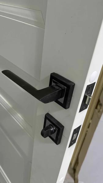 Установка межкомнатных дверей врезка замков любой сложностый ном