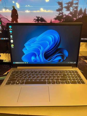 Lenovo IdeaPad 1 15IAU7 / i3-1215U / 8GB RAM / SSD 256GB NVMe