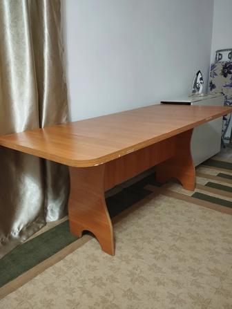 Стол для кухни в хорошем состоянии