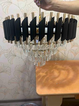 Продам люстру