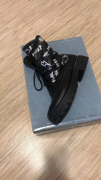 Продам ботинки