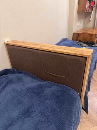 Кровать, стол даром