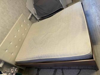 Продам кровать с матрасом 200 на 160