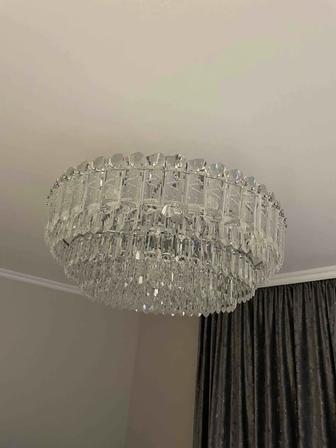 Продам люстру