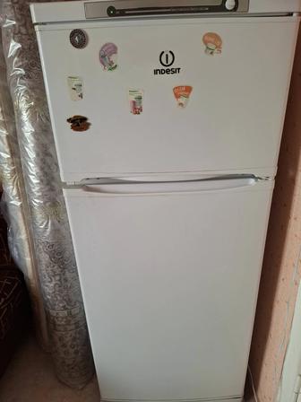 Продам холодильник Индезит