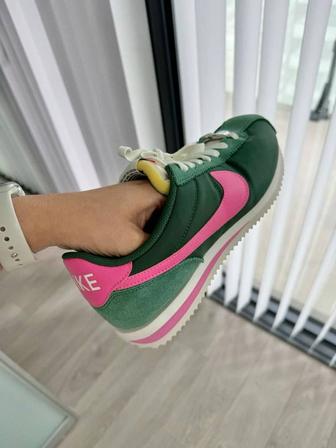 Кроссовки Nike