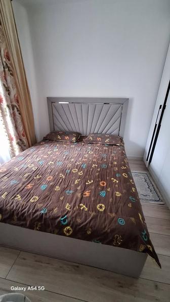 Продаю кровать с подъемным механизмом.Размер 160/200 хорошем состоянии.