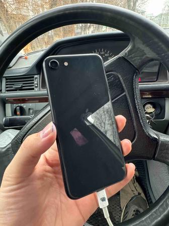 iPhone SE 2020 в отличном состоянии