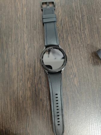 Продам смарт-часы Samsung Galaxy Watch6 Classic 43 мм, черные