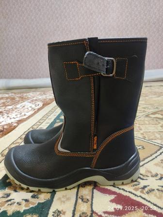 Продам спецобувь р 44 ботинки