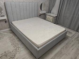 Продам двуспальную кровать с матрасом