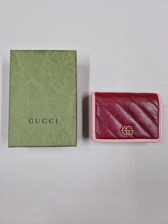 Оригинальный красный кошелек от Gucci