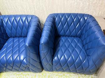 Срочно продам 2 кожаных кресла