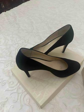 Продам замшевые туфли