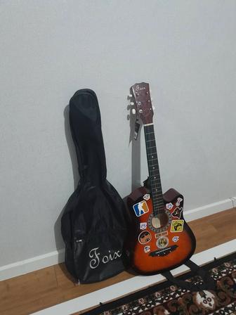 Продам акустическую гитару состояние новое с этикеткой,новые струны. Взяли