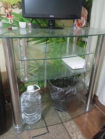 Продам стеклянный стол