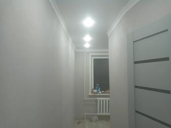 Поклейка обоев , галтелей