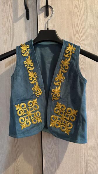 Жилетка для девочки в казахском национальном стиле