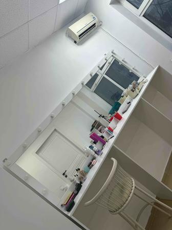 Стол визажиста