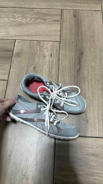 Отдам даром кроссовки Reebok оригинал, б/у - 35 размер