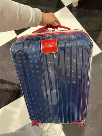 Чемодан новый