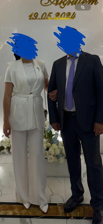 Продаю нарядный костюм-тройку