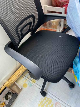 Стулья тумбочка офисные кресла