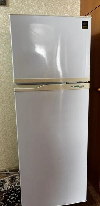 Продам холодильник