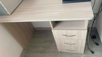 Письменный стол